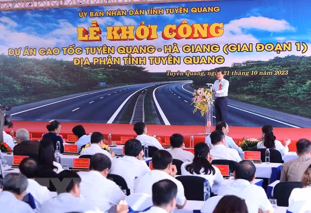 Ông Lê Minh Khái, Bí thư Trung ương Đảng, Phó Thủ tướng Chính phủ phát động Lễ Khởi công Xây dựng Đường Cao tốc Tuyên Quang-Hà Giang giai đoạn 1. Ảnh: An Đăng/TTXVN