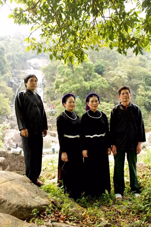 Các nghệ nhân Then nghi lễ ở huyện Bình Liêu, tỉnh Quảng Ninh. Nguồn: Trung tâm Thể thao-Văn hóa huyện Bình Liêu