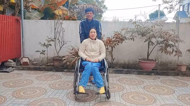 Sinh tồn hậu chấn thương tủy sống: Chắt chiu hạnh phúc - Ảnh 1. Vợ chồng chị Đào Thị Luận. Ảnh: NVCC