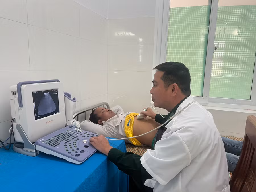 ... và khi siêu âm cho người dân