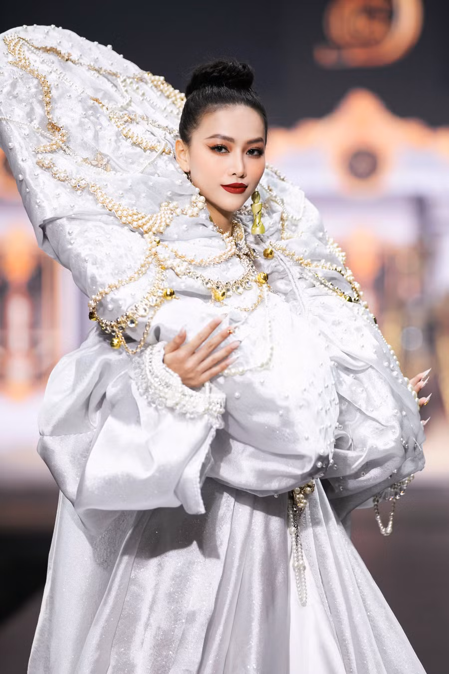 Hoa hậu Phương Khánh hiếm hoi xuất hiện trên sàn diễn thời trang. Sau khi giành vương miện tại Hoa hậu Trái đất 2018, Phương Khánh không dấn thân vào showbiz mà lựa chọn phát triển công việc kinh doanh. Ảnh: NVCC