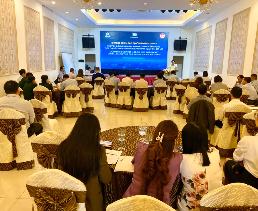 Cục Phát triển Doanh nghiệp (Bộ Kế hoạch và Đầu tư) và Sở Kế hoạch và Đầu tư phối hợp tổ chức khóa đào tạo, tập huấn chuyển đổi số cho doanh nghiệp. Ảnh: Hà Duy