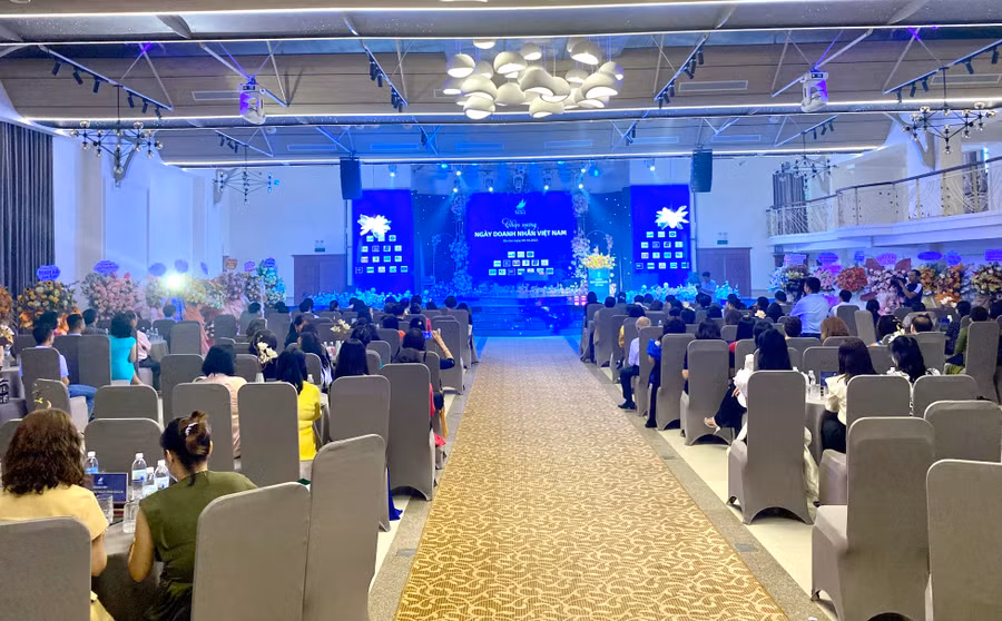 Hội Nữ doanh nhân tỉnh Gia Lai tổ chức gặp mặt các nữ doanh nhân nhân ngày Doanh nhân Việt Nam (13-10). Ảnh: Hà Duy