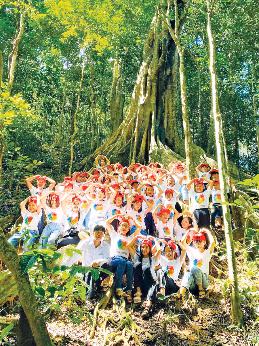 Các em học sinh tham quan tìm hiểu về công tác bảo tồn, đa dạng sinh học tại Vườn Quốc gia Kon Ka Kinh. Ảnh: Minh Phương Các em học sinh tham quan tìm hiểu về công tác bảo tồn, đa dạng sinh học tại Vườn Quốc gia Kon Ka Kinh. Ảnh: Minh Phương