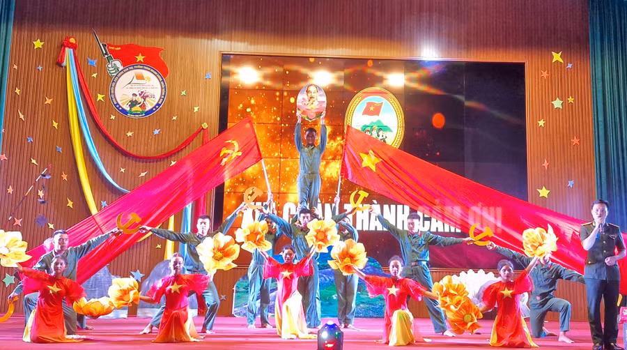 Tiết mục dự thi của đội tuyên truyền Ban Chỉ huy Quân sự huyện Ia Grai. Ảnh: T.T