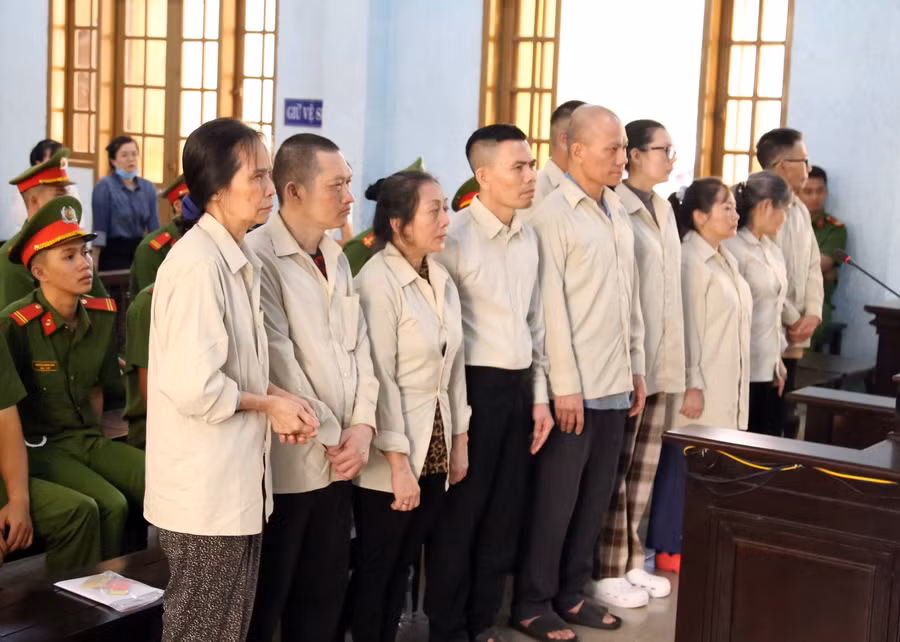 Tại phiên Toà các bị cáo thừa nhận hành vi phạm tội, mong muốn được pháp luật khoan hồng giảm nhẹ hình phạt. Ảnh: Nguyễn Hữu Tại phiên Toà các bị cáo thừa nhận hành vi phạm tội, mong muốn được pháp luật khoan hồng giảm nhẹ hình phạt. Ảnh: Nguyễn Hữu