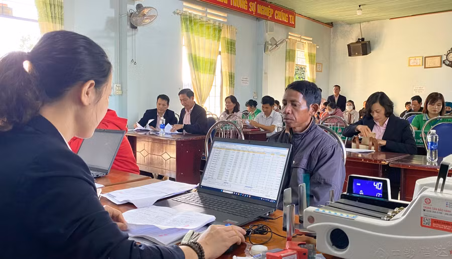 Từ khi có Chỉ thị số 40 của Ban Bí thư, hoạt động tín dụng chính sách đã phát huy hiệu quả góp phần thực hiện mục tiêu giảm nghèo, xây dựng nông thôn mới. Ảnh: S.C