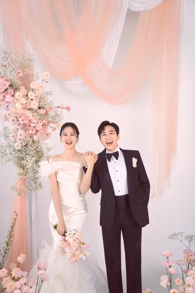 Cả hai cười hạnh phúc Cả hai cười hạnh phúc