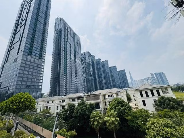 Từ 1.8.2024, khách hàng phải thanh toán bằng chuyển khoản qua ngân hàng cho doanh nghiệp khi mua bất động sản