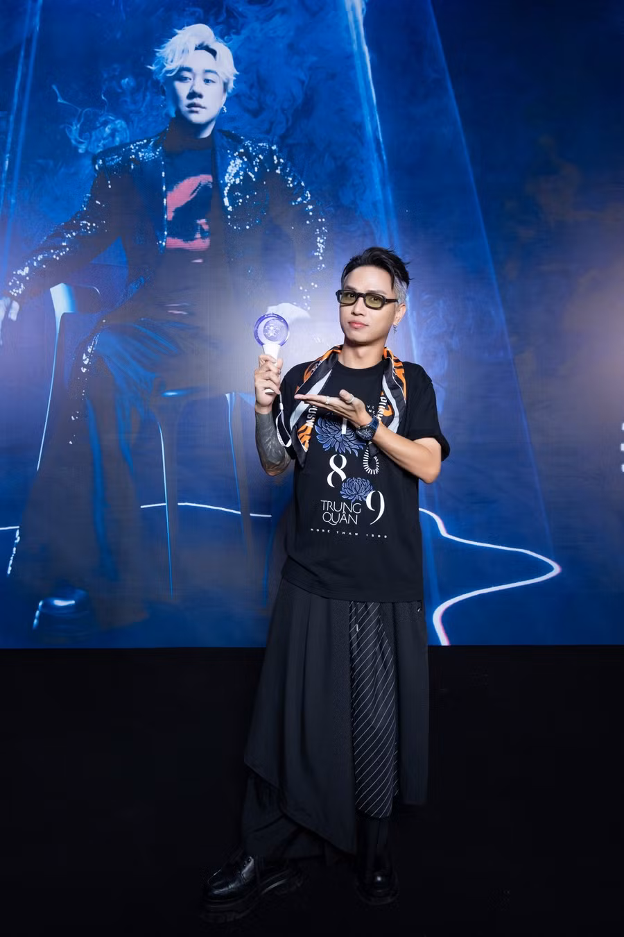 Neko Lê mặc cá tính dự show của đồng nghiệp. Hiện, nam đạo diễn, rapper là cái tên gây chú ý tại chương trình Anh trai vượt ngàn chông gai. Ngoài khả năng âm nhạc, Neko Lê được yêu thích nhờ loạt video ghi lại cuộc sống thường ngày của các anh tài. Neko Lê mặc cá tính dự show của đồng nghiệp. Hiện, nam đạo diễn, rapper là cái tên gây chú ý tại chương trình Anh trai vượt ngàn chông gai. Ngoài khả năng âm nhạc, Neko Lê được yêu thích nhờ loạt video ghi lại cuộc sống thường ngày của các anh tài.