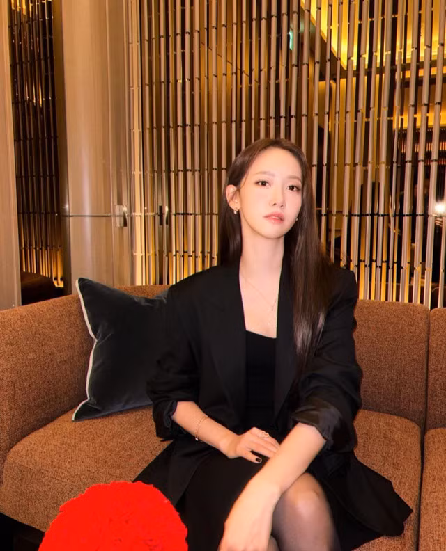 Thu nhập cá nhân của YoonA không ngừng tăng lên nhờ danh tiếng từ SNSD, các hoạt động làm MC, đóng phim và quảng cáo Thu nhập cá nhân của YoonA không ngừng tăng lên nhờ danh tiếng từ SNSD, các hoạt động làm MC, đóng phim và quảng cáo