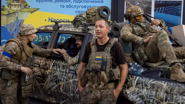 Binh lính Ukraine ở gần TP Pokrovsk. Ảnh: Reuters