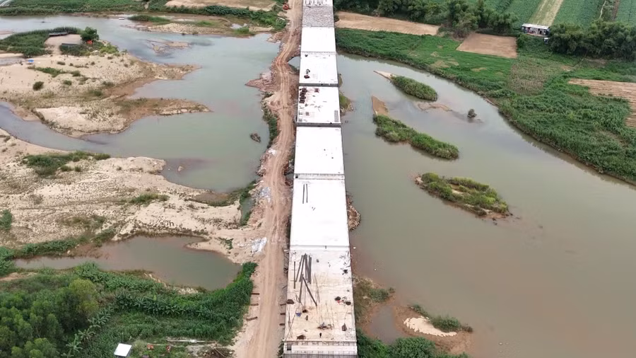 Một cây cầu trên tuyến cao tốc Quảng Ngãi - Hoài Nhơn