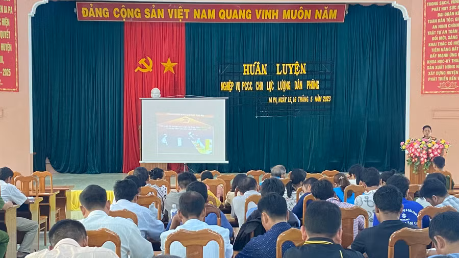 Quang cảnh tại lớp huấn luyện nghiệp vụ PCCC. Ảnh: Mai Linh