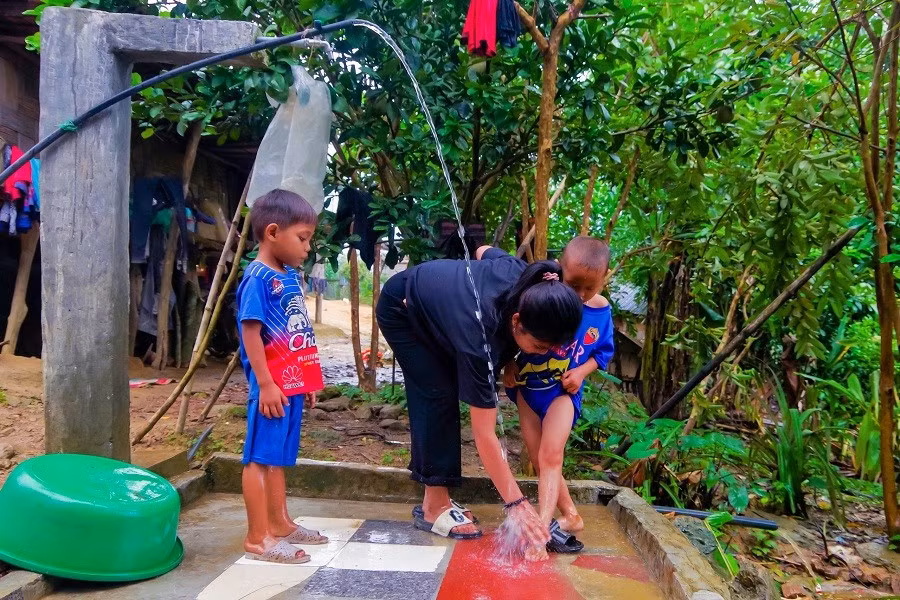 Công trình nước tự chảy do tỉnh Thừa Thiên Huế hỗ trợ người dân bản Sê Sáp, huyện Kà Lừm, tỉnh Sekong (Lào)