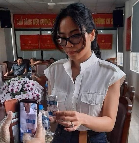Bùi Thị Ngọc Bích đang phối hợp với Phòng CSĐT phòng chống tội phạm về ma túy Công an TP.Hải Phòng làm rõ hành vi tổ chức sử dụng trái phép chất ma túy