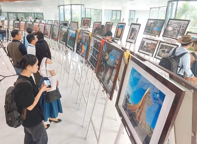 Triển lãm ảnh tham gia liên hoan tại Công viên APEC(TP.Đà Nẵng)