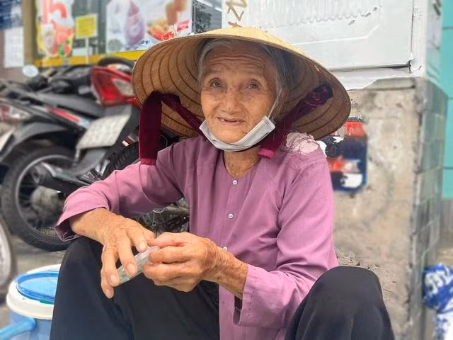 Bà Mai bán chè ở TP.HCM đã hơn 30 năm