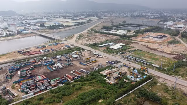 Hai khu đất A1 và A3 bị chiếm dụng làm bãi đậu xe trái phép trong thời gian qua
