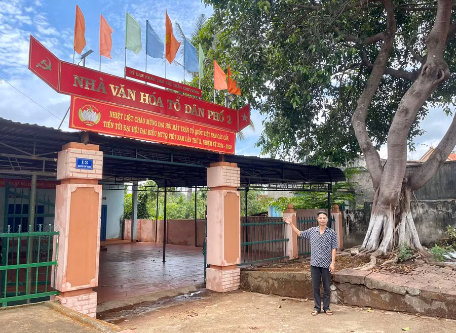 Người dân tổ dân phố 2 (thị trấn Chư Prông) đã đóng góp gần 300 triệu đồng xây, sửa Nhà văn hóa. Ảnh: N.H