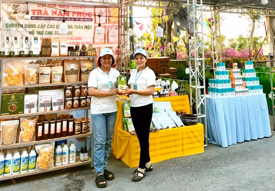 Việc tham gia các chương trình hội chợ sẽ giúp các hợp tác xã, cơ sở sản xuất nhỏ có cơ hội tìm kiếm và mở rộng thị trường (ảnh đơn vị cung cấp).