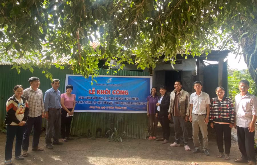 Quang cảnh lễ khởi công nhà "Mái ấm tình thương" . Ảnh: K.P Quang cảnh lễ khởi công nhà "Mái ấm tình thương" . Ảnh: K.P