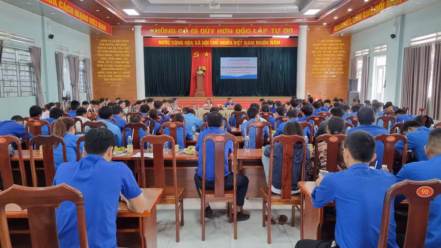 Quang cảnh buổi đối thoại. Ảnh: H.P Quang cảnh buổi đối thoại. Ảnh: H.P