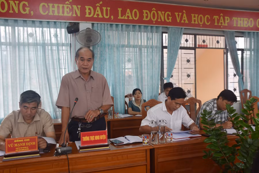 Các đại biểu tham gia ý kiến tại buổi giám sát. Ảnh: Hà Phương