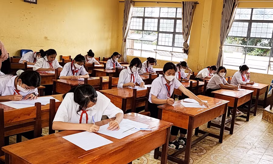Các em học sinh tham gia tại kỳ thi. Ảnh: Văn Đại