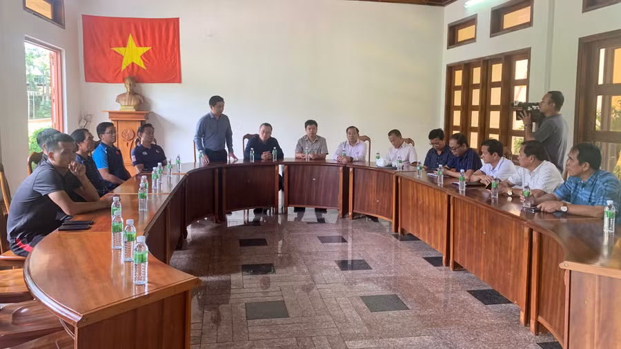 Đoàn đến thăm và động viên Câu lạc bộ Hoàng Anh Gia Lai. Ảnh: Rô Hok Đoàn đến thăm và động viên Câu lạc bộ Hoàng Anh Gia Lai. Ảnh: Rô Hok