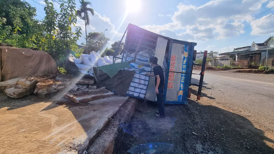 Hiện trường vụ tai nạn. Ảnh: Hà Phương Hiện trường vụ tai nạn. Ảnh: Hà Phương