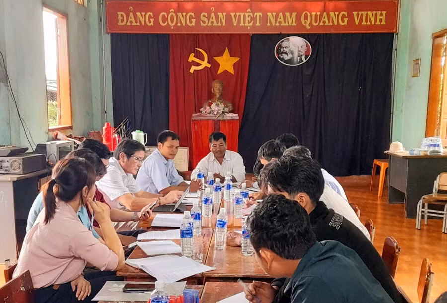 Quang cảnh buổi sinh hoạt Chi bộ làng Yăh, thị trấn Ia Ly, huyện Chư Păh. Ảnh: Văn Đại