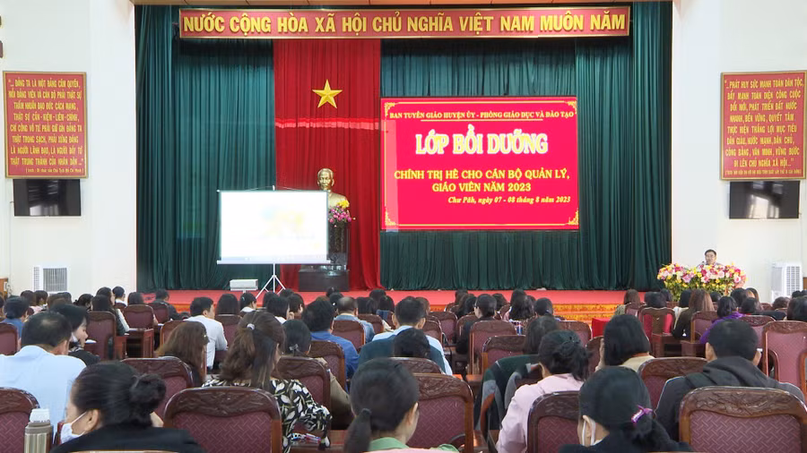 Quang cảnh lớp bồi dưỡng. Ảnh: Văn Đại Quang cảnh lớp bồi dưỡng. Ảnh: Văn Đại