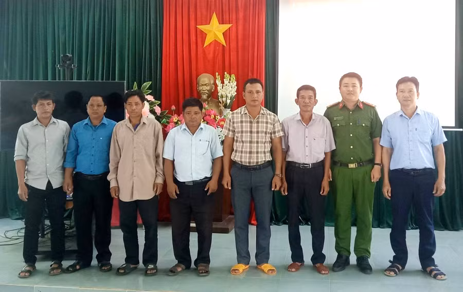 Các thành viên mô hình “Camera an ninh” tại xã Ia Kreng ra mắt tại buổi lễ. Ảnh: N.D
