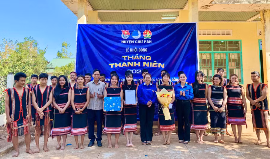 Ra mắt Câu lạc bộ Cồng chiêng trong thanh-thiếu nhi tại xã Ia Ka.