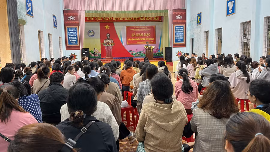 Quang cảnh lễ khai mạc kỳ thi tuyển dụng giáo viện huyện Chư Păh. Ảnh: K.P