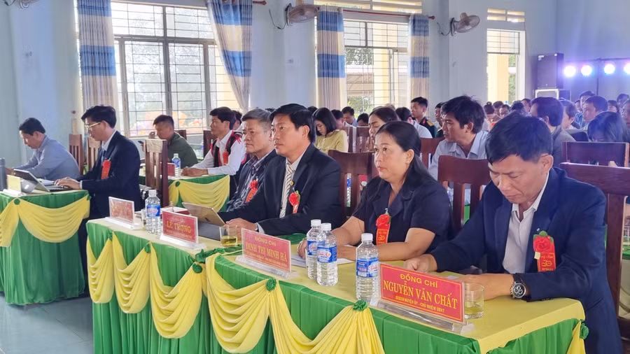 Các đại biểu tham dự tại buổi lễ. Ảnh: H.P