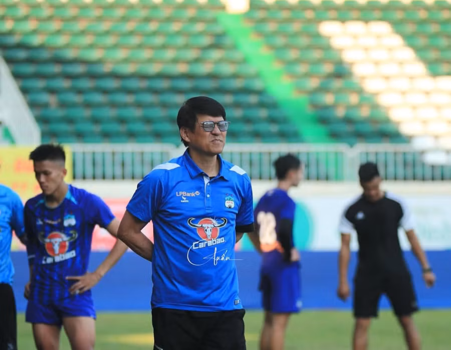 HLV Vũ Tiến Thành sẽ ra mắt HAGL ở vòng 9 V-League