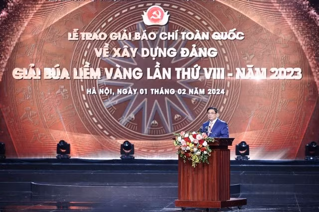 Thủ tướng Phạm Minh Chính nhấn mạnh phải đặc biệt coi trọng và đẩy mạnh hơn nữa công tác xây dựng, chỉnh đốn Đảng toàn diện. Ảnh: Nhật Bắc