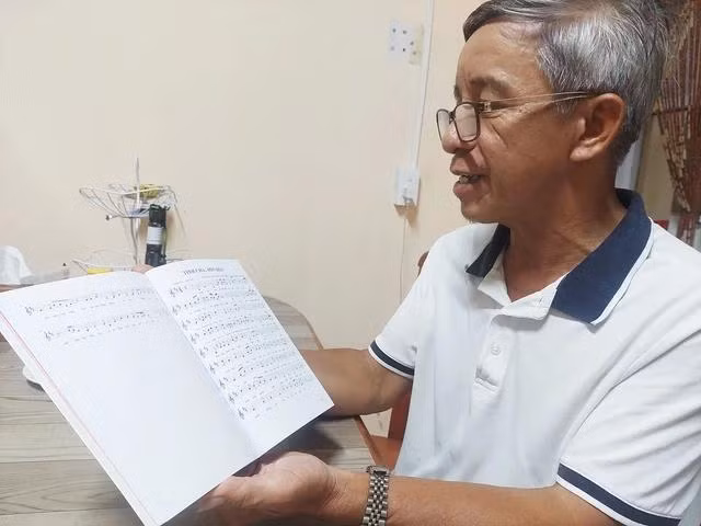 Người “đa năng” Huỳnh Văn Mười với cuốn sách tự in, gồm những đề tài nghiên cứu, sáng tác thơ, nhạc…