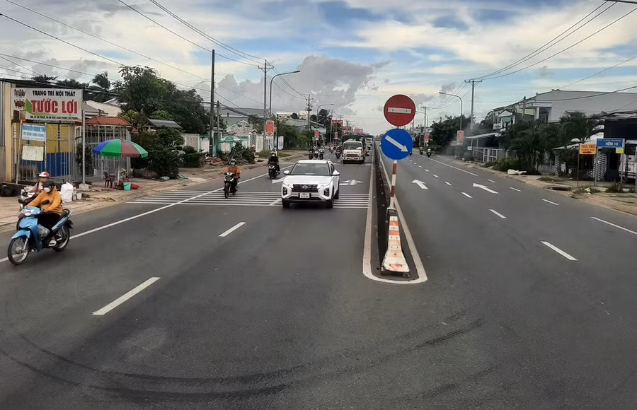 Phương tiện lưu thông trên một đoạn tuyến Quốc lộ qua địa bàn thành phố Cần Thơ. Ảnh: Việt Hùng/Vietnam+