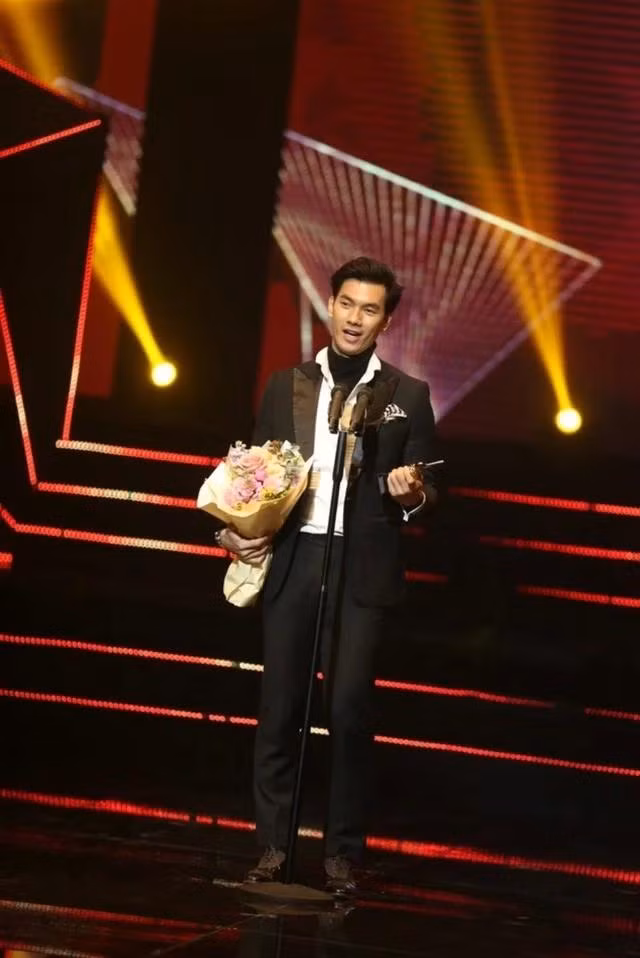 Nhan Phúc Vinh thắng giải Diễn viên nam ấn tượng tại VTV Awards 2023