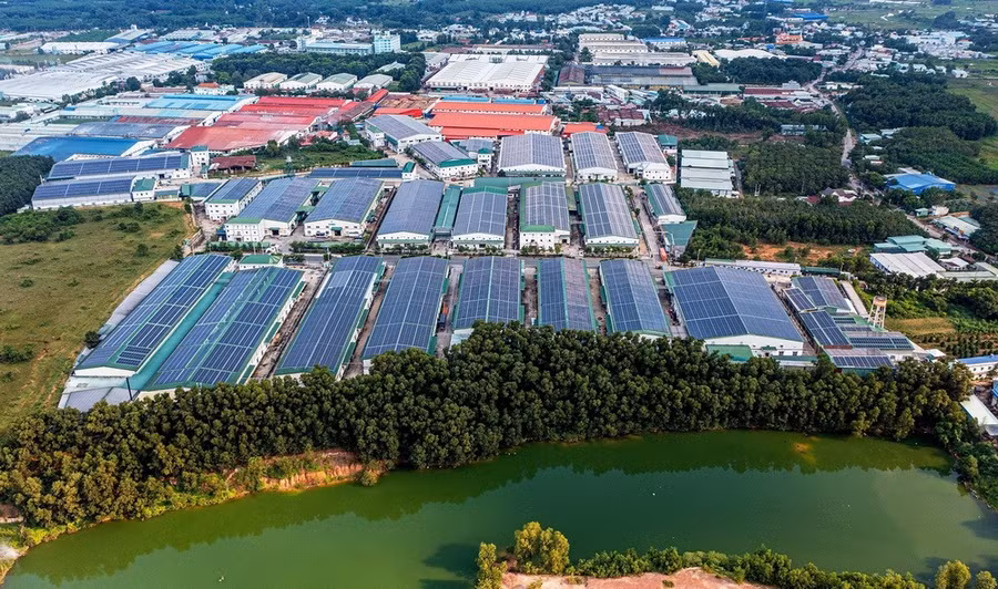 Khu nhà xưởng công nghiệp tại thành phố Tân Uyên, tỉnh Bình Dương. Ảnh: Hồng Đạt/TTXVN