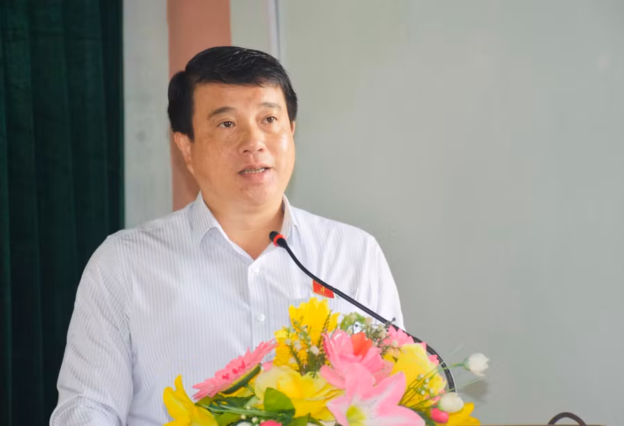 Ông Y Thanh Hà Niê Kđăm-Ủy viên Ban Chấp hành Trung ương Đảng, Ủy viên Ủy ban Thường vụ Quốc hội, Chủ tịch Hội đồng Dân tộc của Quốc hội phát biểu tại buổi tiếp xúc cử tri. Ảnh: Trần Dung
