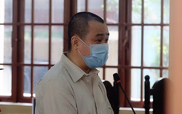 Diễn viên Hữu Tín bị tuyên phạt 7 năm 6 tháng tù. Diễn viên Hữu Tín bị tuyên phạt 7 năm 6 tháng tù.