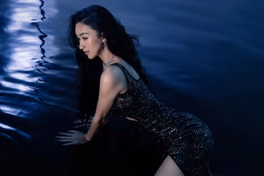 Việc chấp nhận thay đổi giúp Hà Thu trở nên khác lạ hơn. Sau 9 năm giành ngôi vị Á hậu Đại dương Việt Nam, người đẹp 9X vẫn giữ được nhan sắc trẻ trung. Thậm chí nhiều khán giả nhận xét người đẹp gốc Huế ngày càng nhuận sắc khi hoạt động nghệ thuật Việc chấp nhận thay đổi giúp Hà Thu trở nên khác lạ hơn. Sau 9 năm giành ngôi vị Á hậu Đại dương Việt Nam, người đẹp 9X vẫn giữ được nhan sắc trẻ trung. Thậm chí nhiều khán giả nhận xét người đẹp gốc Huế ngày càng nhuận sắc khi hoạt động nghệ thuật