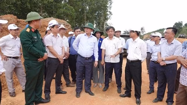 Đoàn công tác của Tỉnh ủy Bình Định đi kiểm tra việc triển khai dự án cao tốc Bắc - Nam