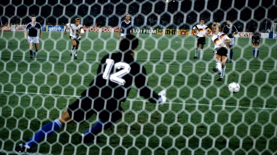 Andreas Brehme ghi bàn thắng từ chấm 11m, giúp Đức đánh bại Argentina ở chung kết World Cup 1990. (Nguồn: Sky)