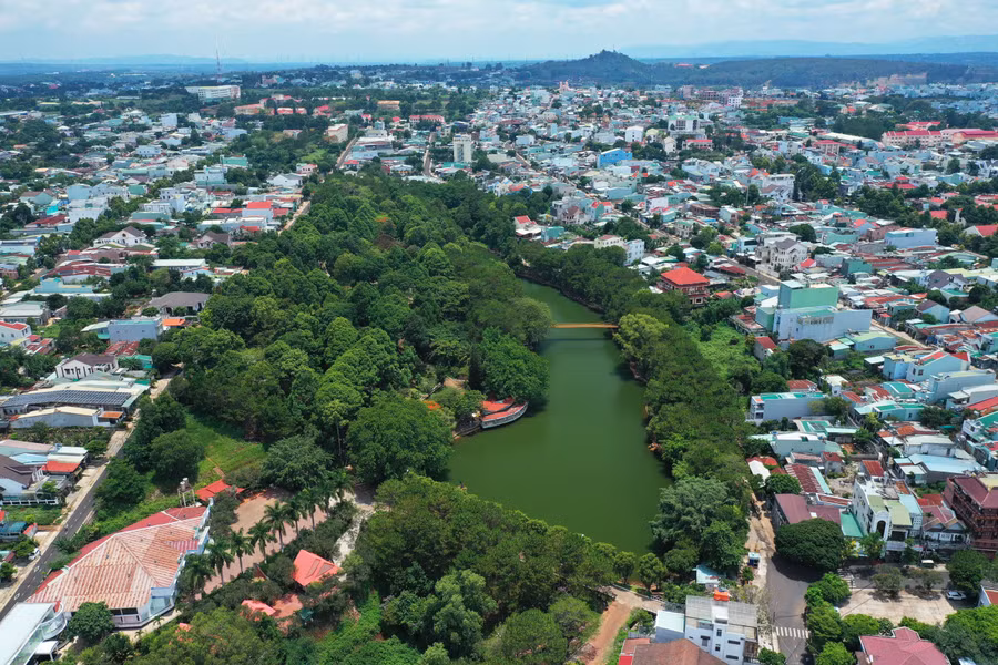 Khu vực hồ Diên Hồng (TP. Pleiku) nhìn từ trên cao. Ảnh: Phạm Quý