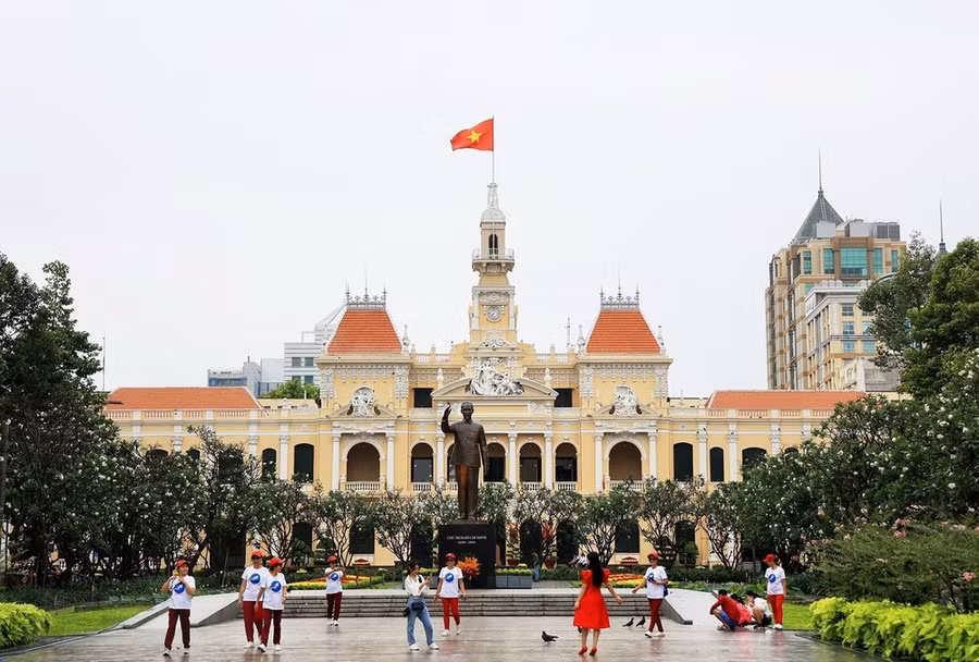 Tòa nhà Trụ sở Ủy ban Nhân dân Thành phố Hồ Chí Minh. Ảnh: Hồng Đạt/TTXVN